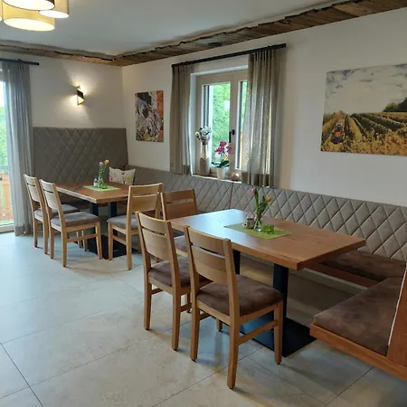 Bed & Breakfast Weingut Stoff 3*