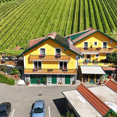 Weingut Stoff Bed & Breakfast 3*