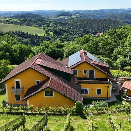 Bed & Breakfast Weingut Stoff 3*
