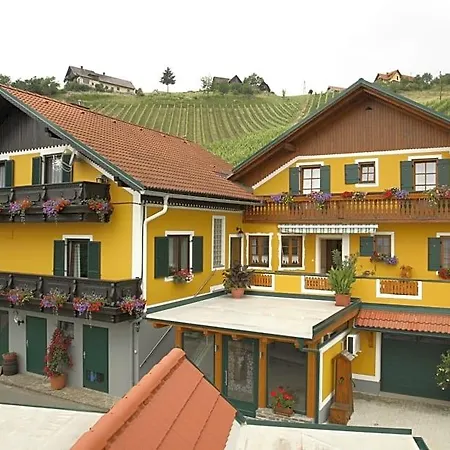 Weingut Stoff Bed and breakfast